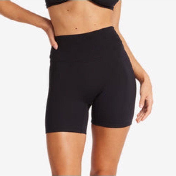 CSB Crop Shop Boutique Serenity 6” Scrunch Black Athletic Shorts EUC Size M - Picture 2 of 8